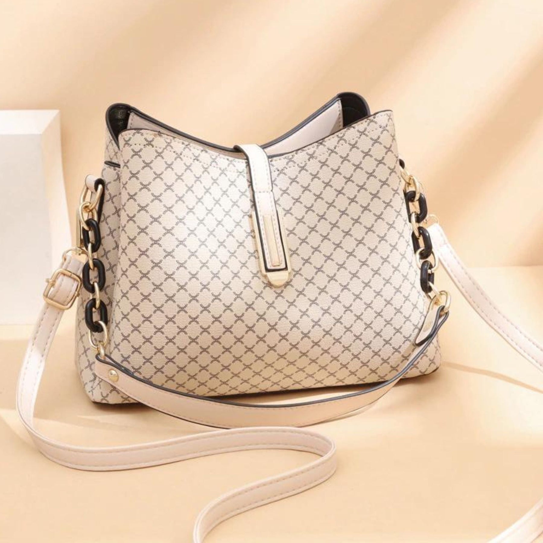 Bolsa Feminina em Couro Nobre - Ayla Hernandes